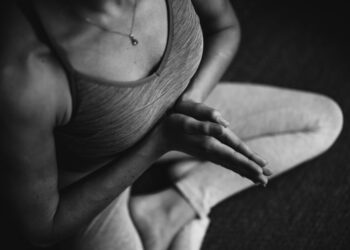 როგორ გავთავისუფლდეთ იოგით ნეგატიური ემოციებისგან