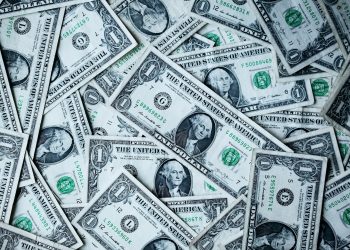 როგორ დავძლიოთ ფულთან დაკავშირებული შიში: კარმული და ფსიქოლოგიური პრაქტიკები