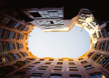 ძალადობას გამართლება არ აქვს: კარმული შედეგები და სულიერი გაკვეთილები